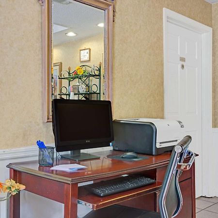 Baymont By Wyndham Smithfield Hotel Ngoại thất bức ảnh